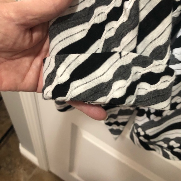 Dana Buchman woman’s size large duster, black, and gray striped. Flowing open - Picture 5 of 6